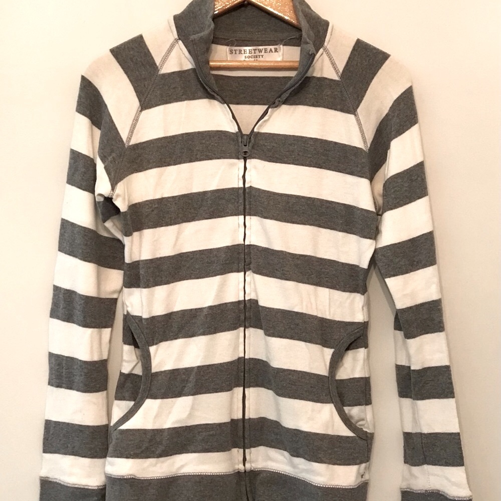 🛍️ $8 Streetwear Society light zip up sweater